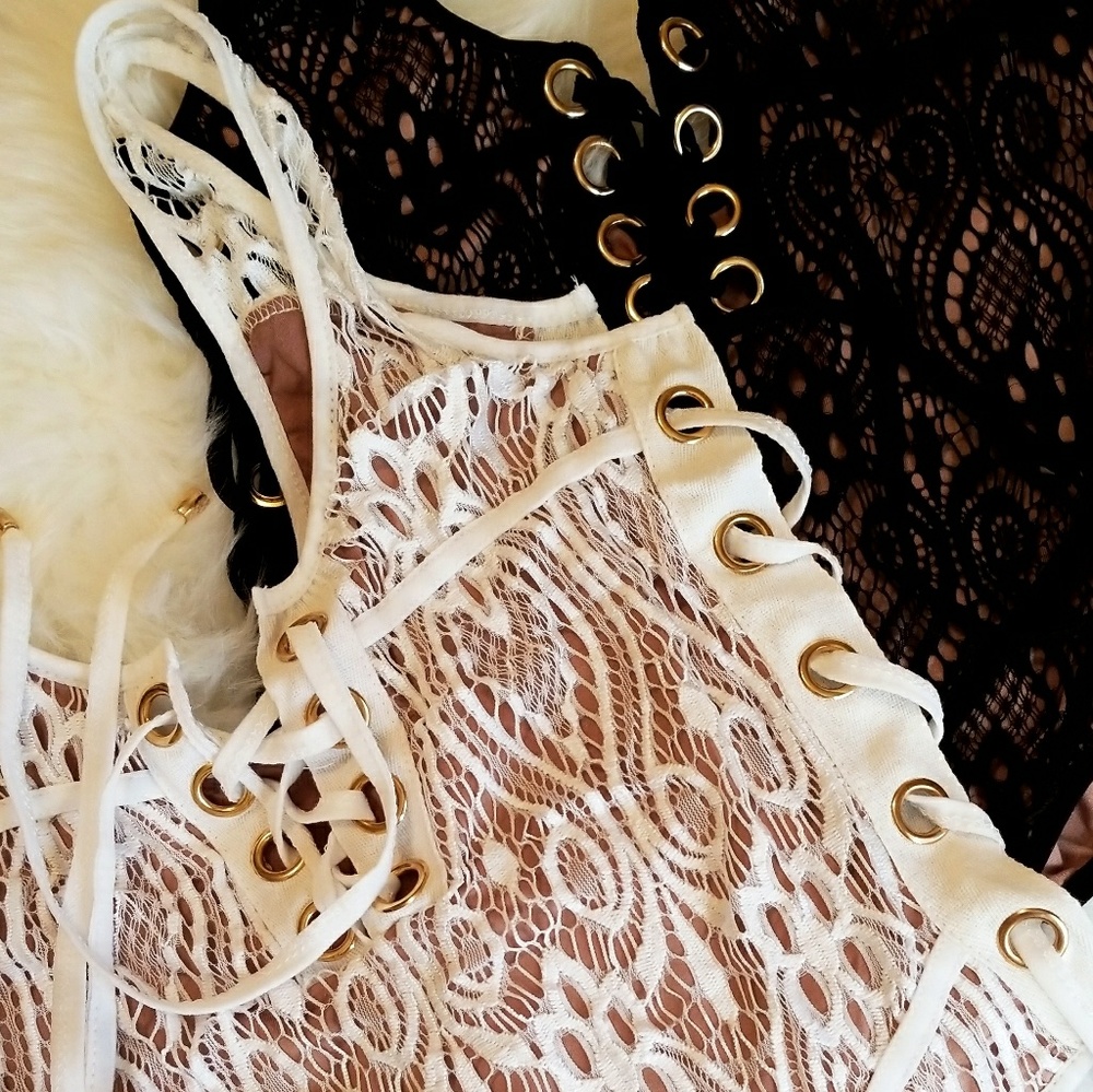 Last Large • Lace Up Bodysuit - Picture 4 of 5